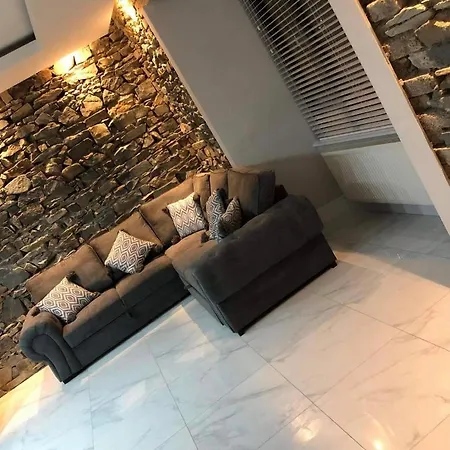 Lisvarna House Apartman *