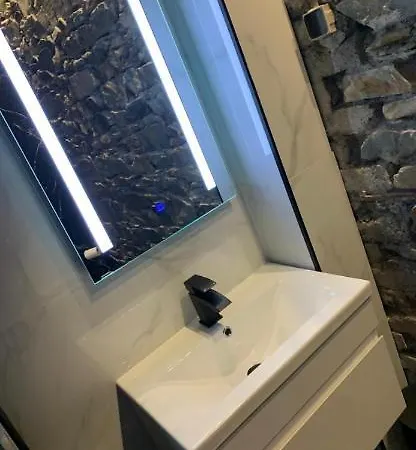 Lisvarna House Apartman *